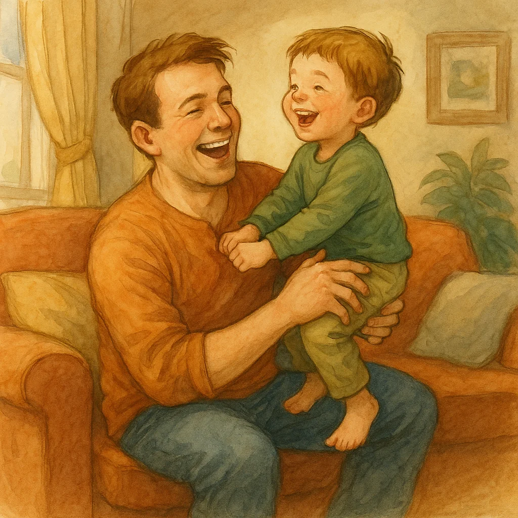 Ein lachendes Kind reitet auf den Knien eines Erwachsenen, beide haben sichtlich Spaß; die Szene spielt in einem gemütlichen Wohnzimmer mit warmen Farben.